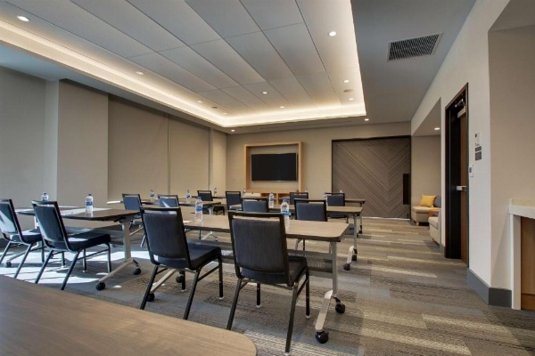 Hyatt House Oak Brook image 29